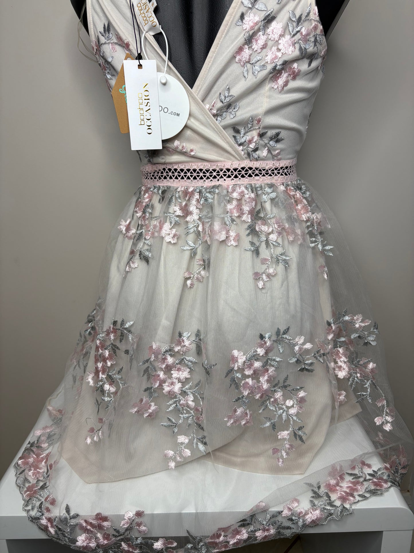 *NEW 'Boohoo' Floral Embroidered Skater Dress
