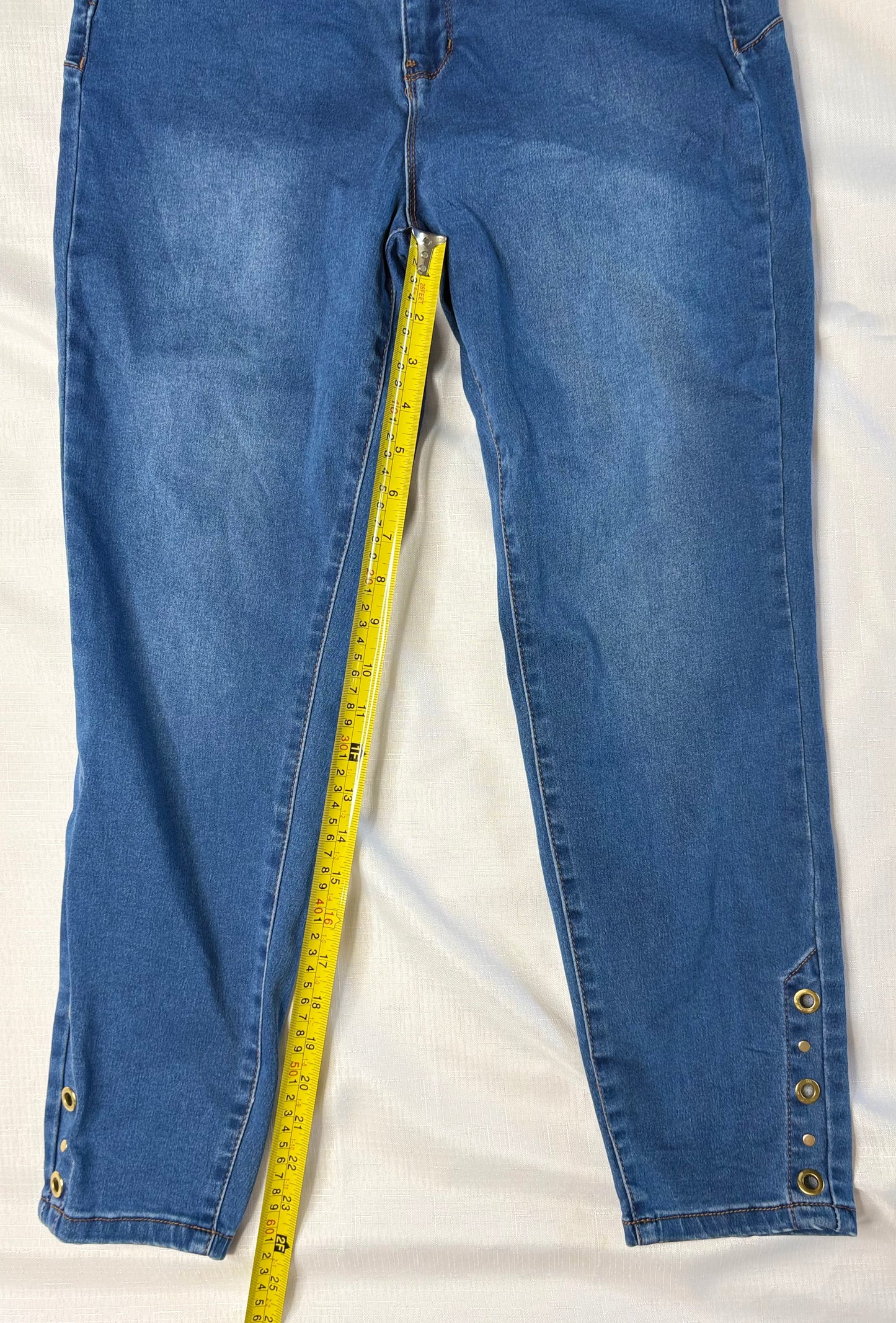'Rockmans' Studded Capri Jeans