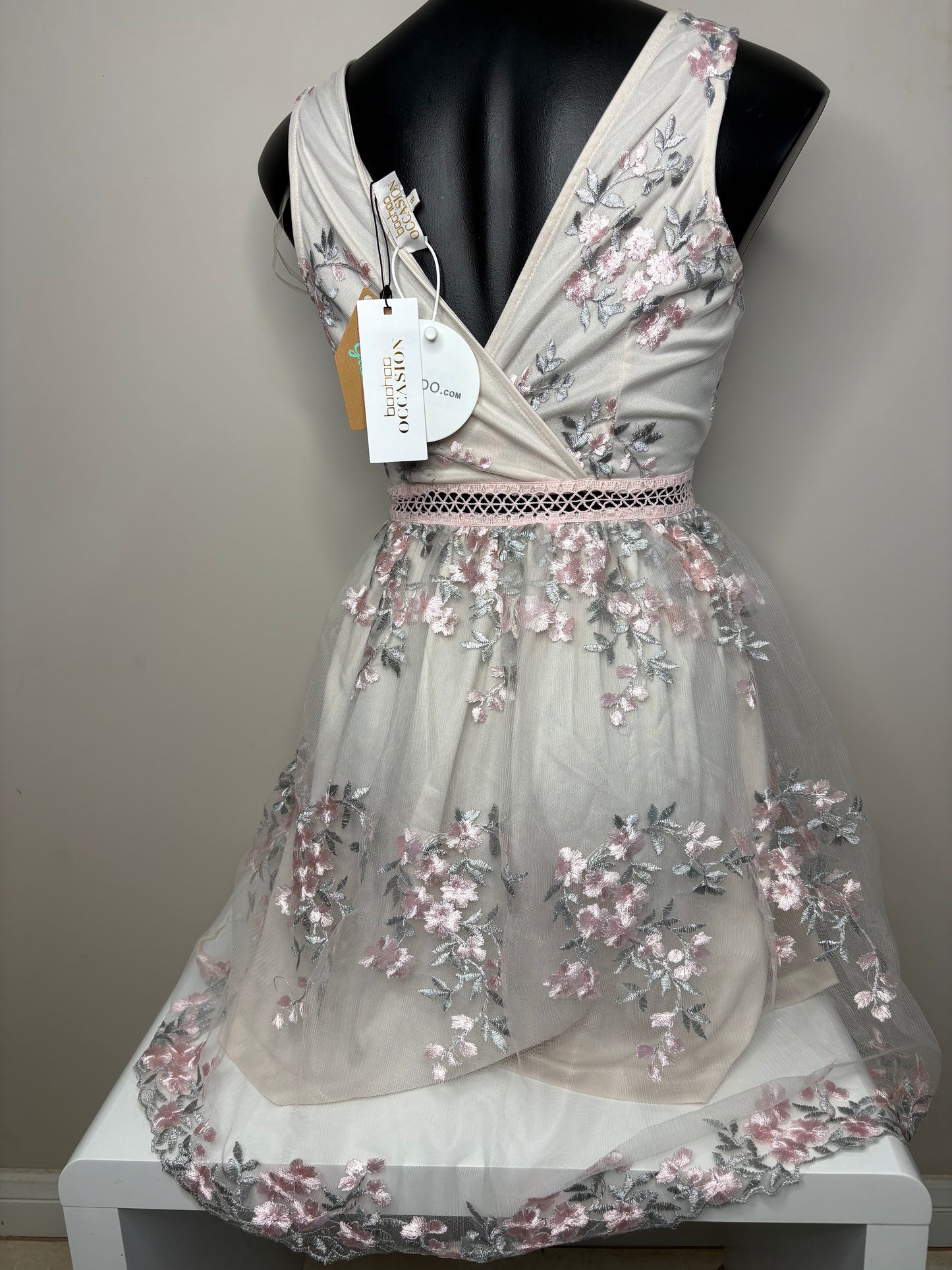 *NEW 'Boohoo' Floral Embroidered Skater Dress