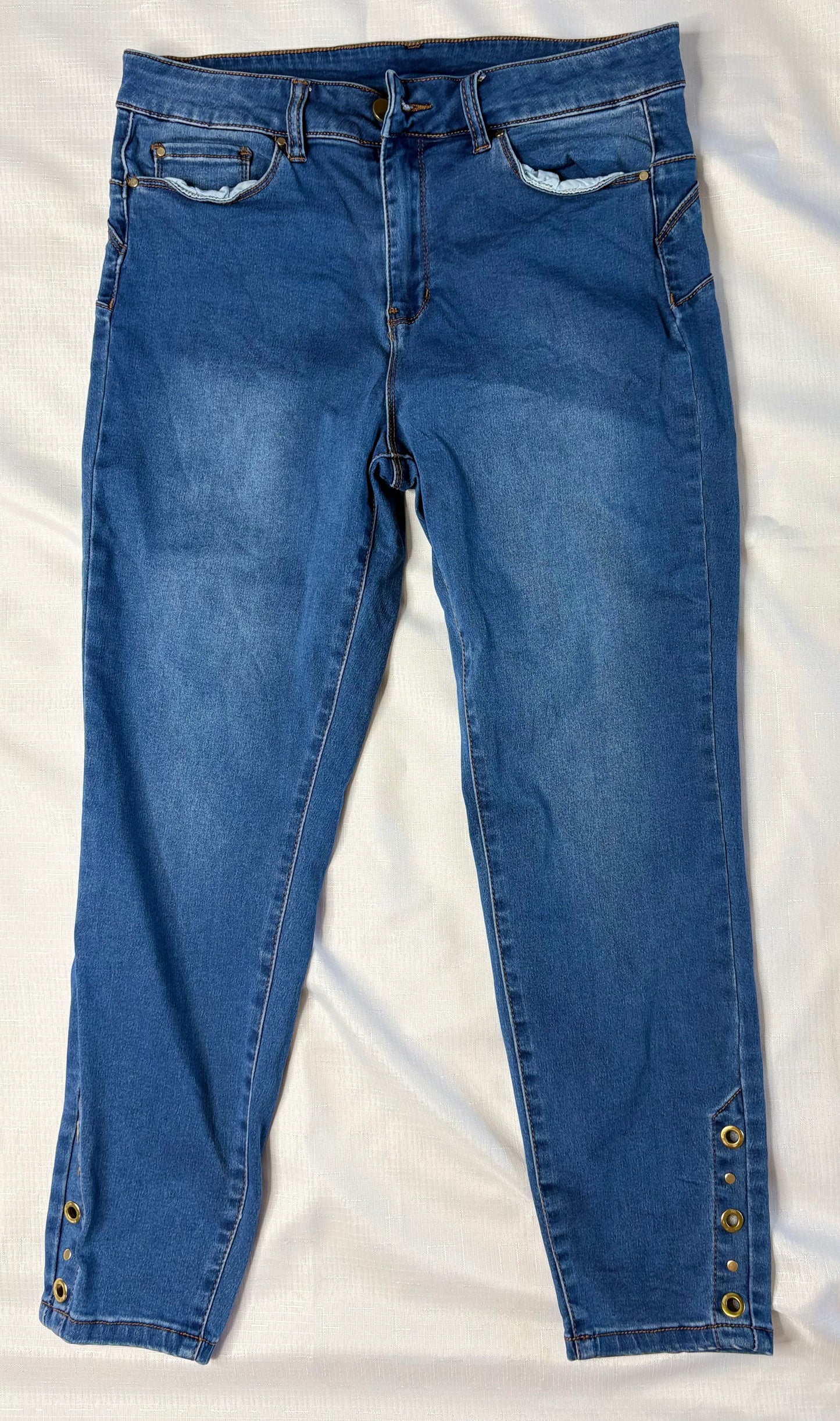 'Rockmans' Studded Capri Jeans