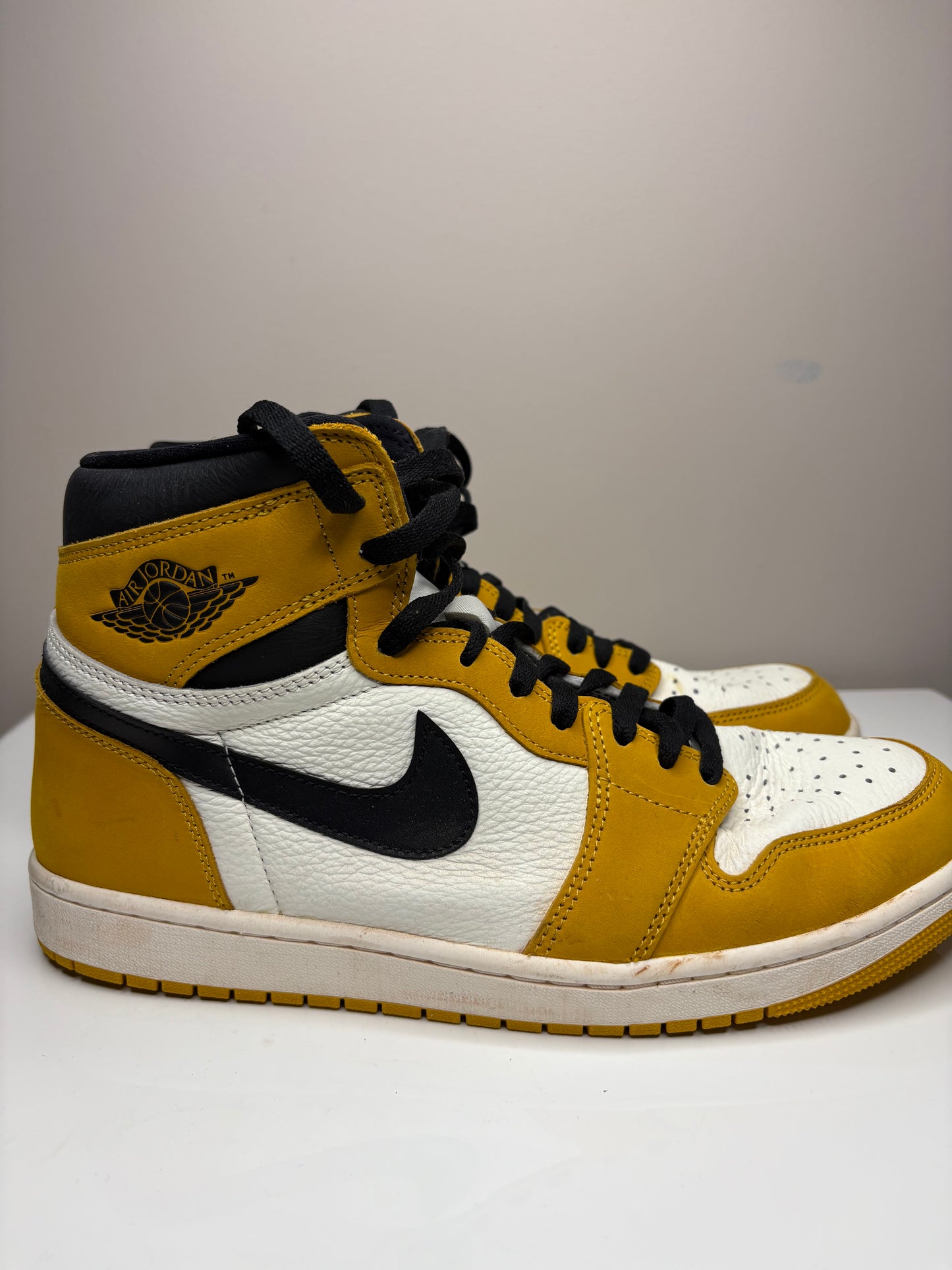 'Nike' Air Jordan 1 Retro High OG Yellow Ochre
