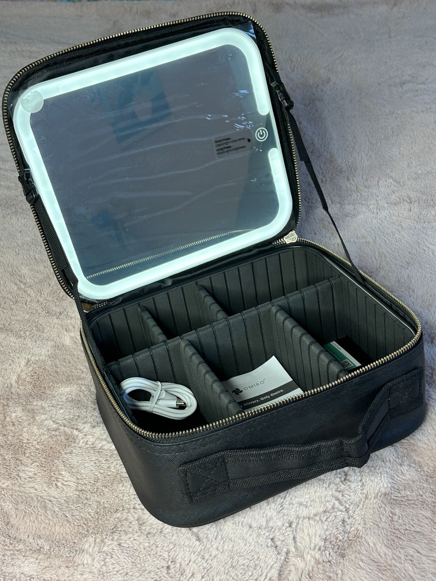 *NEW 'OMIRO' Black Led Beauty Case