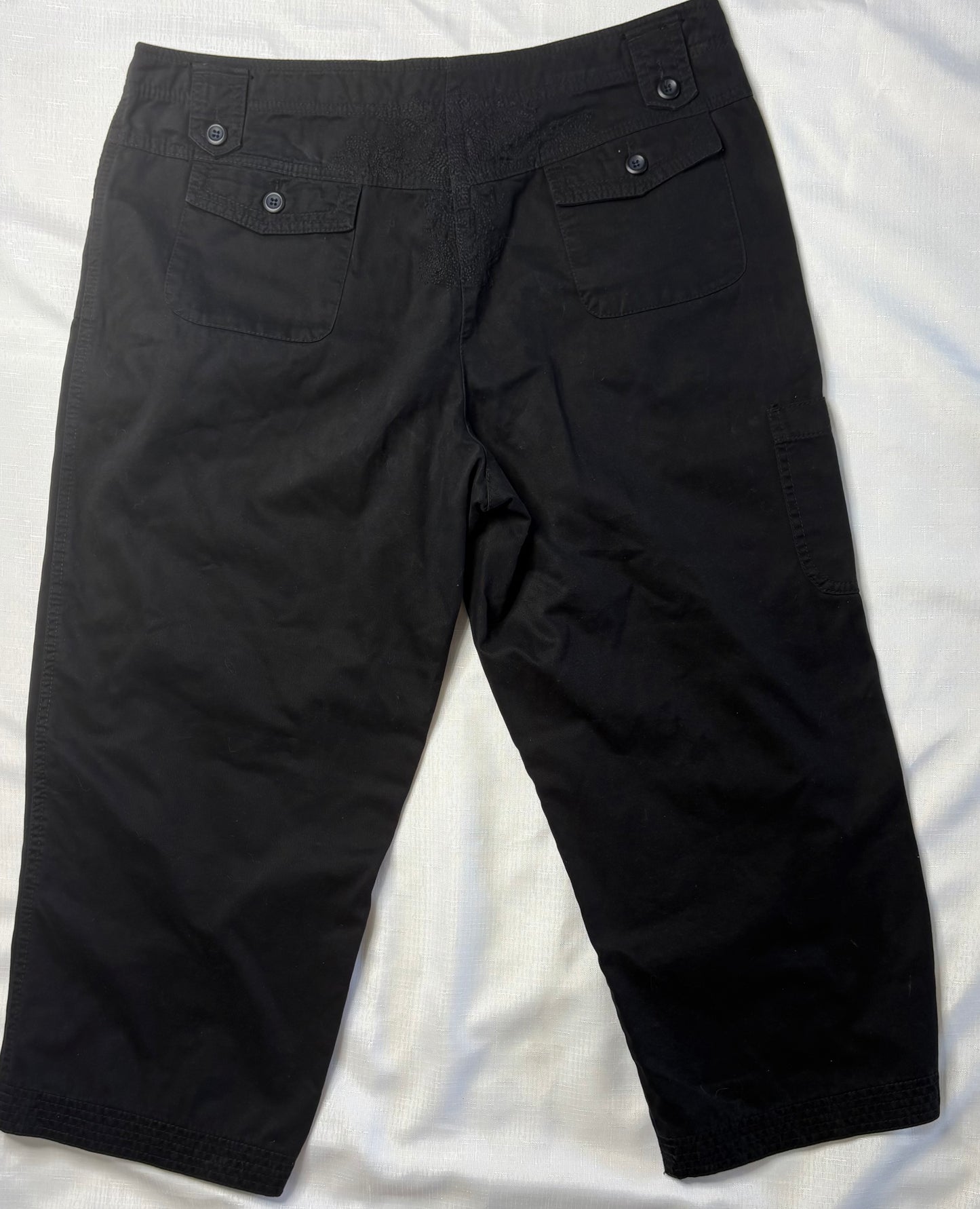 'Rockmans' Cropped Embroidered Black Jeans