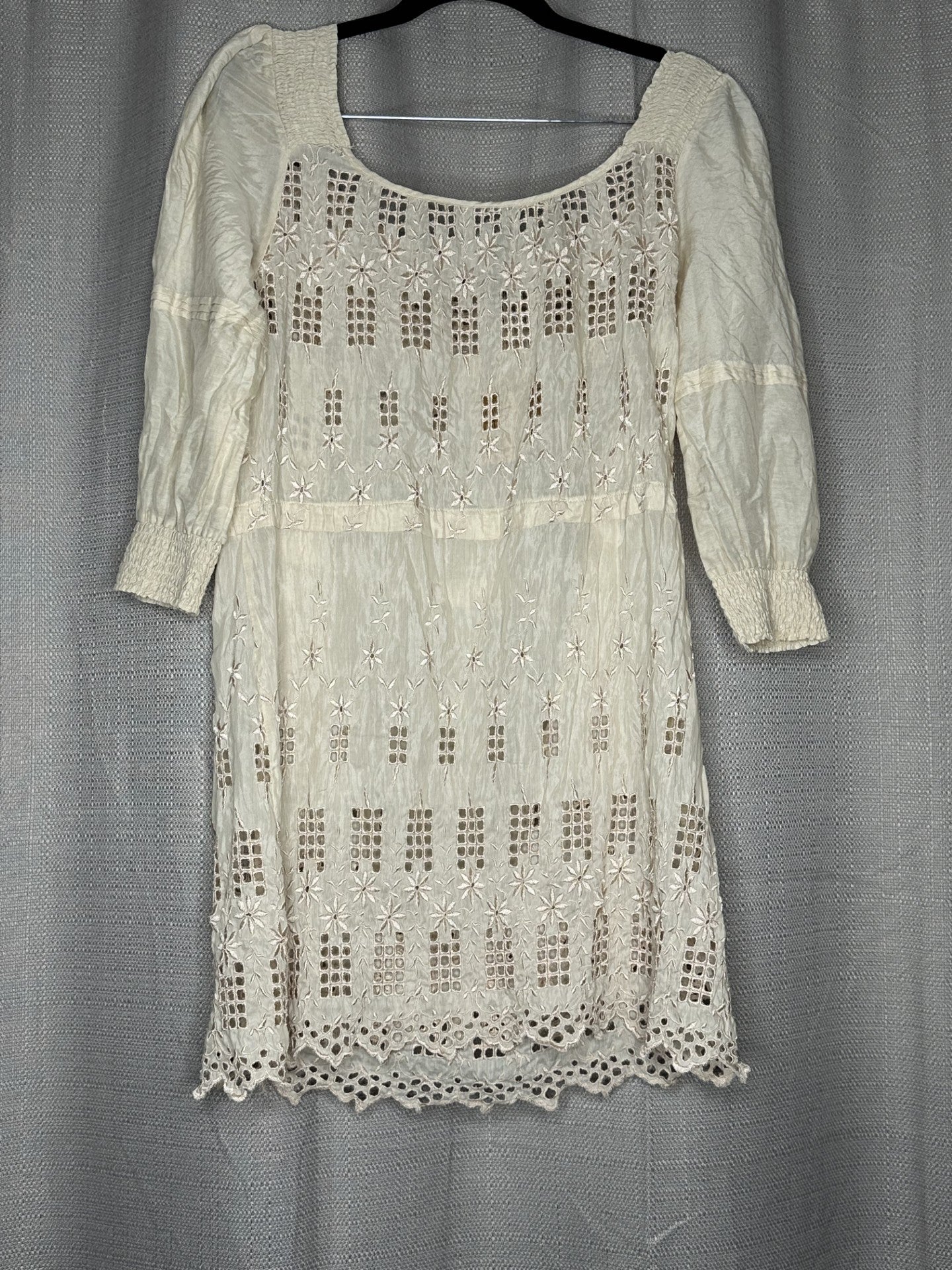 Beige lace long sleeved  short dress