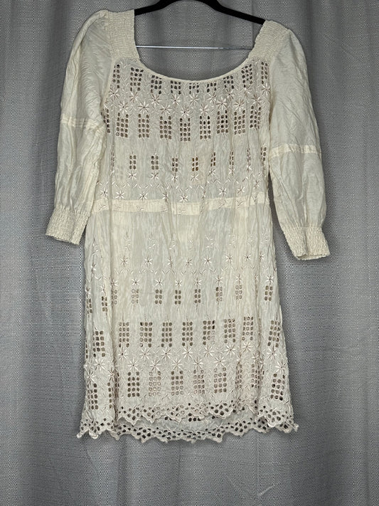 Beige lace long sleeved  short dress