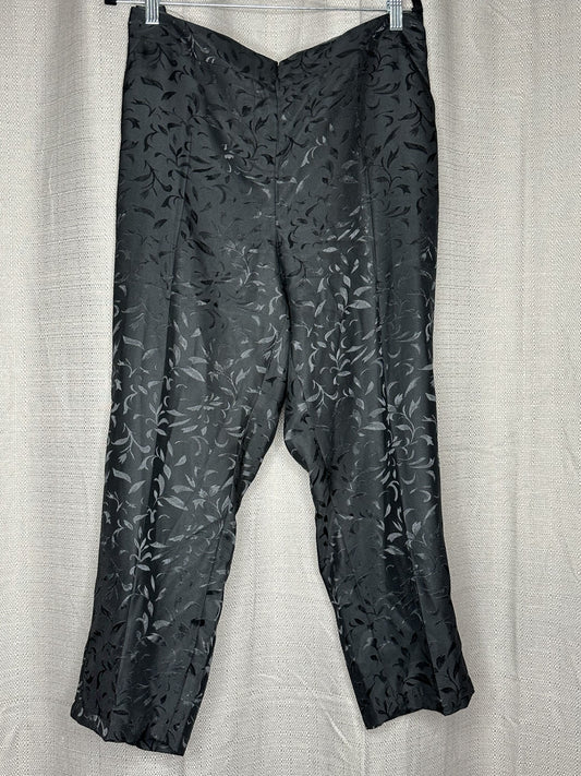 Black Leaf-embossed patterned 3/4 pants 