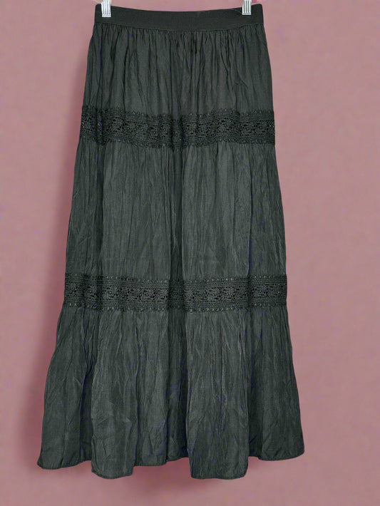Black tiered skirt with lace details
