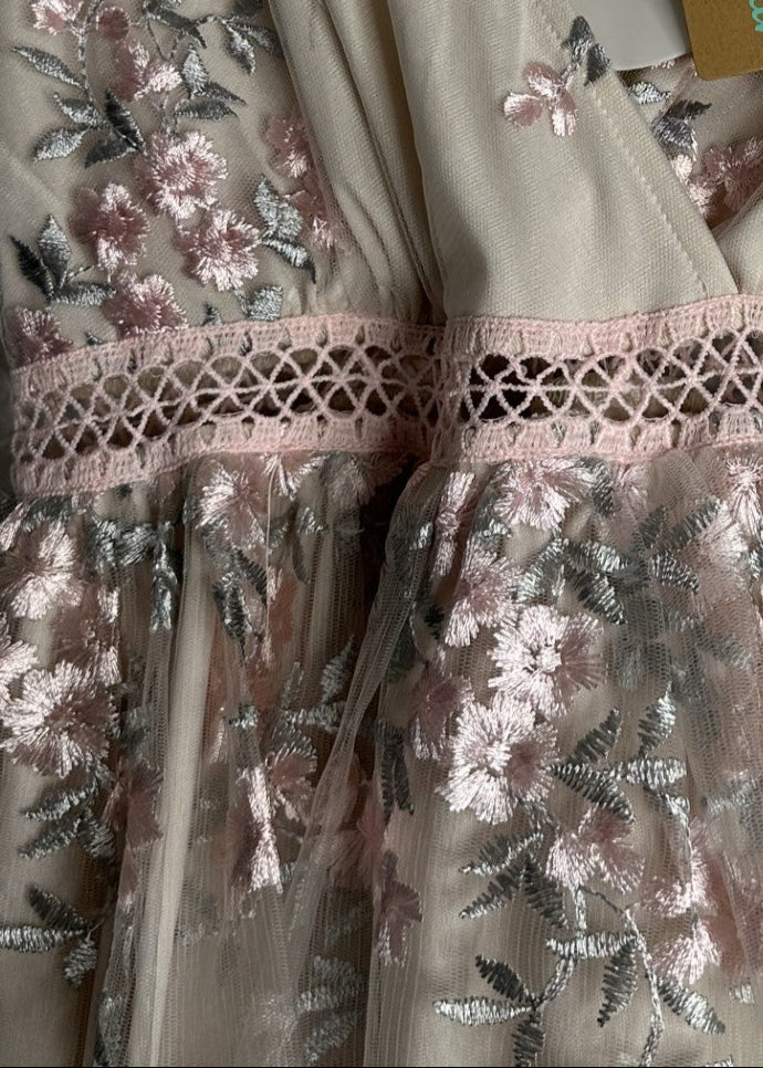 *NEW 'Boohoo' Floral Embroidered Skater Dress