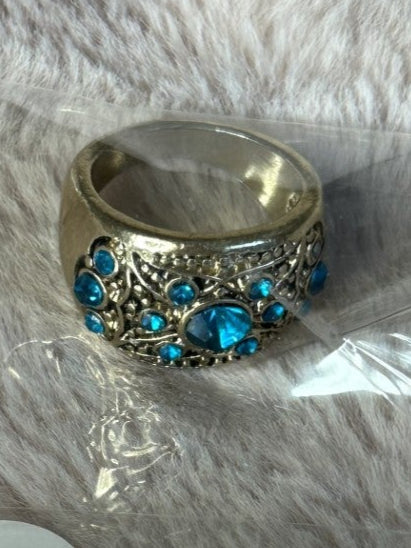 Gold ring with blue stones 