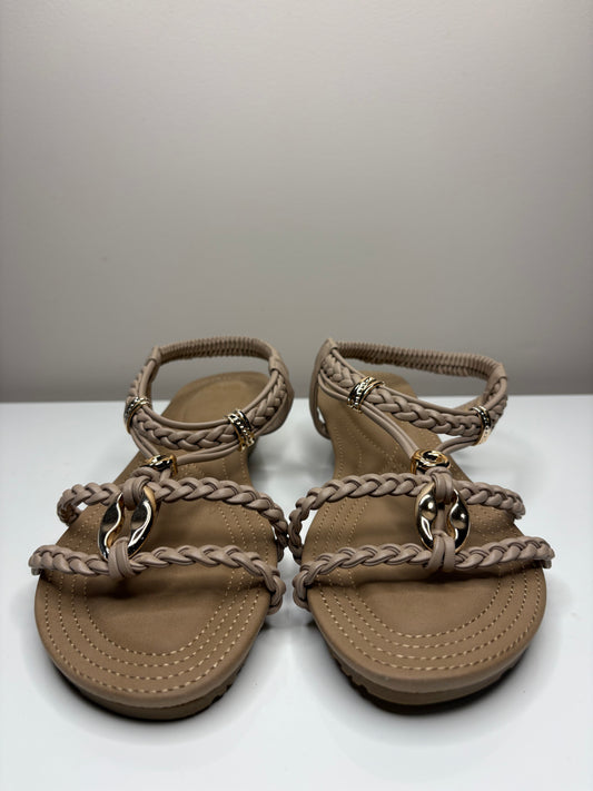 NOVO Sandals SZ 9