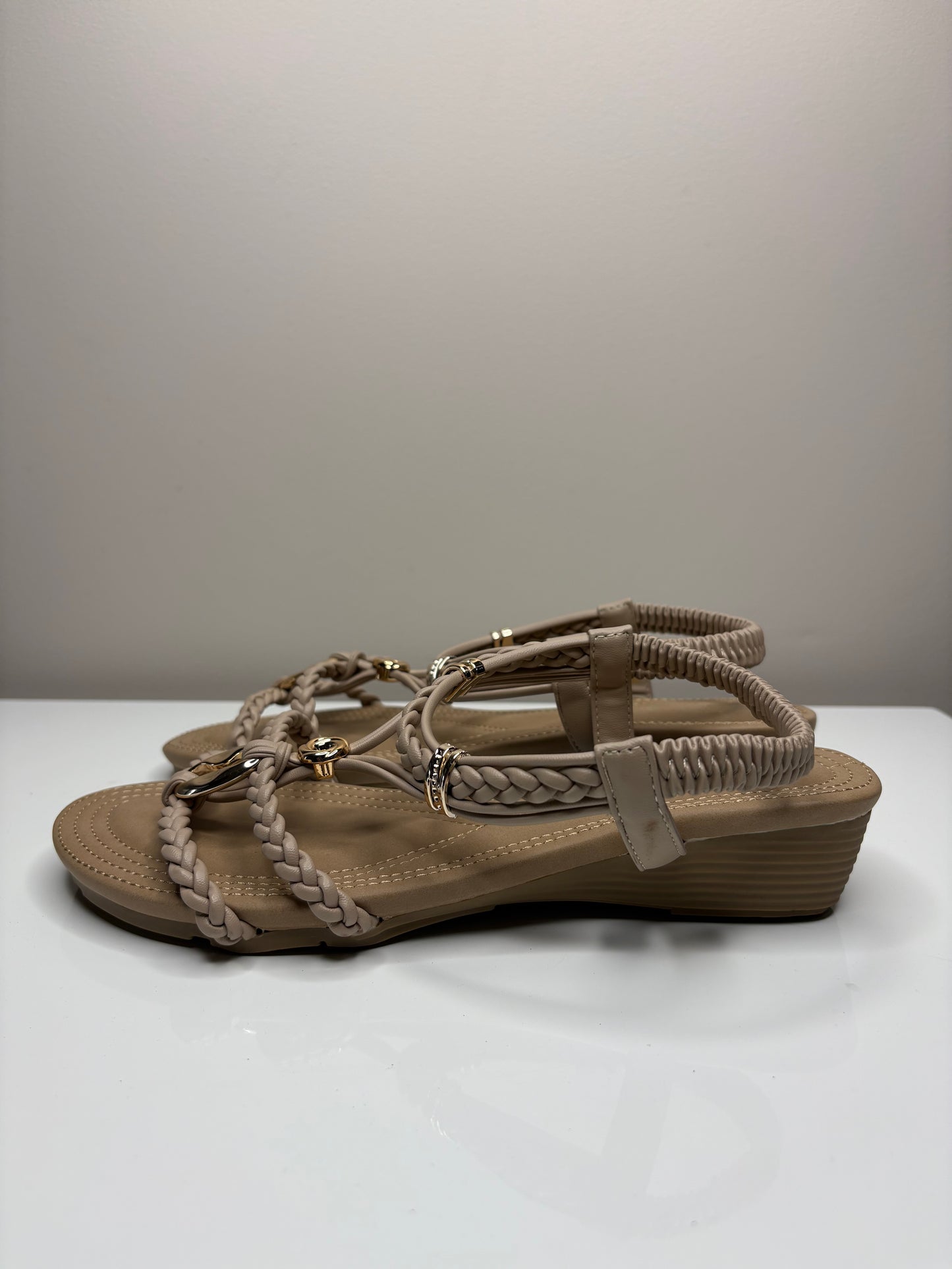 NOVO Sandals SZ 9