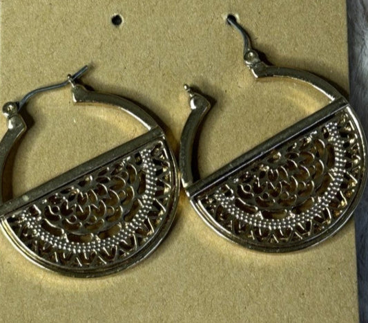  Pair of gold hoop earrings 