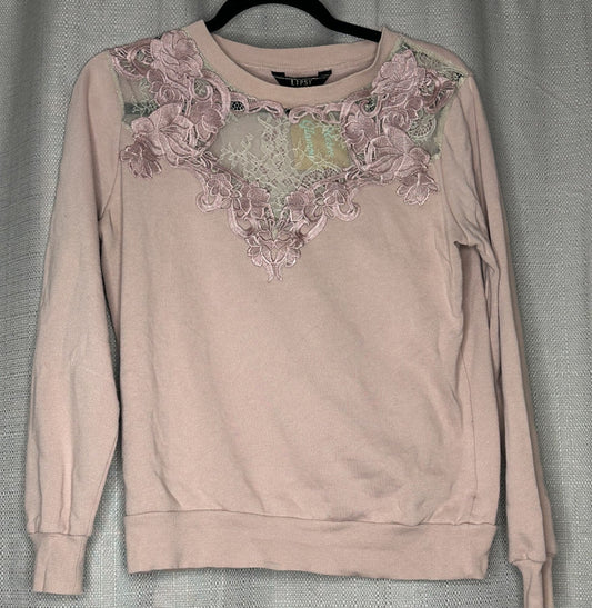 Pink sweatshirt with floral lace details 